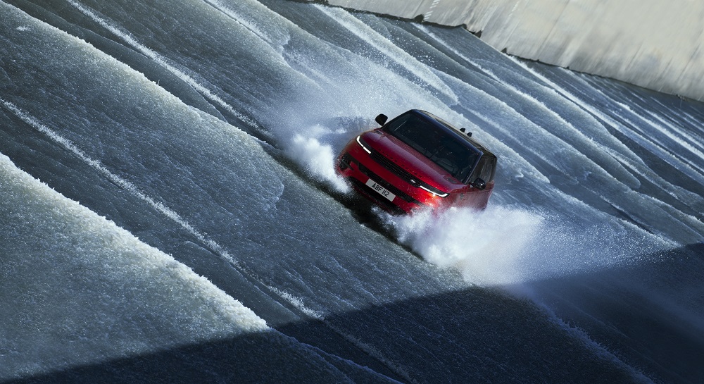 NEW RANGE ROVER SPORT REVEALED WITH EPIC SPILLWAY CLIMB